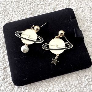 Earrings, cute Saturn